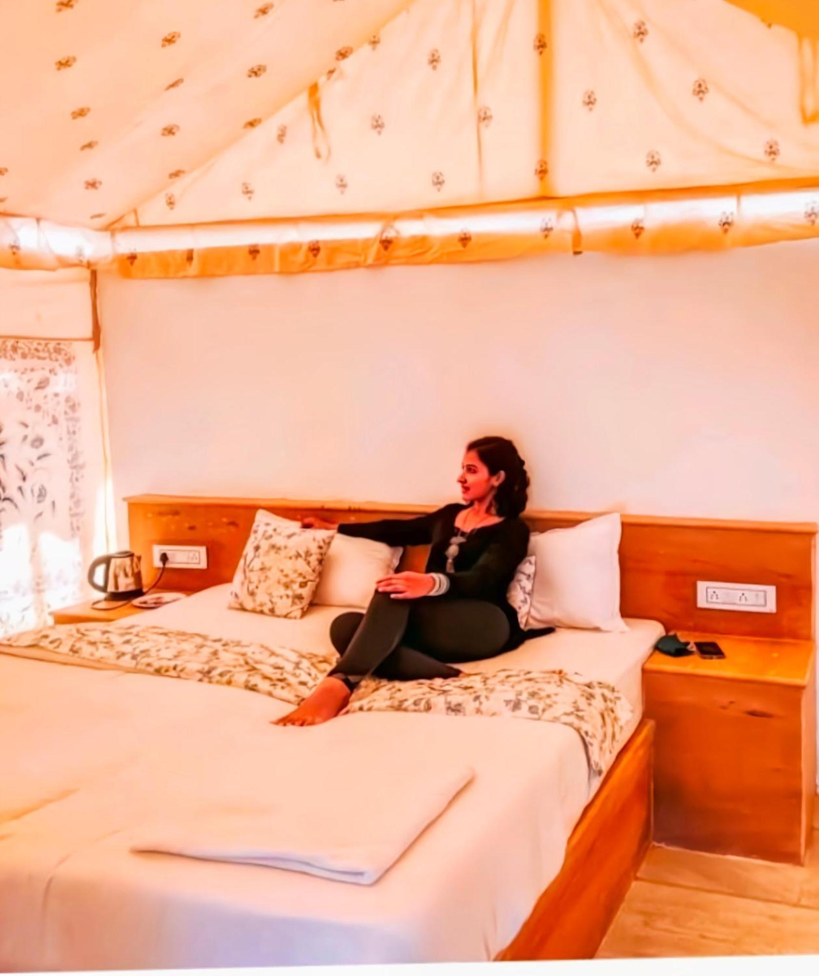 The Saffron Desert Camp Jaisalmer Bagian luar foto