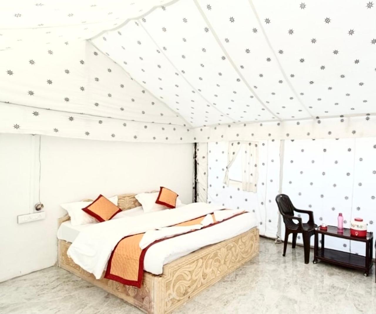 The Saffron Desert Camp Jaisalmer Bagian luar foto